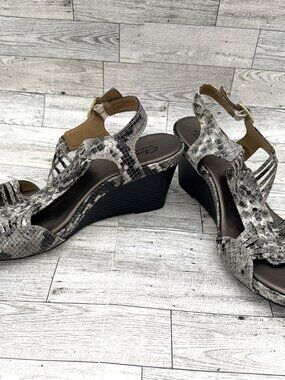 Women's Clarks Bendables Open Toe Wedge Heel Faux Sake Skin Print Sandal Sz 10M